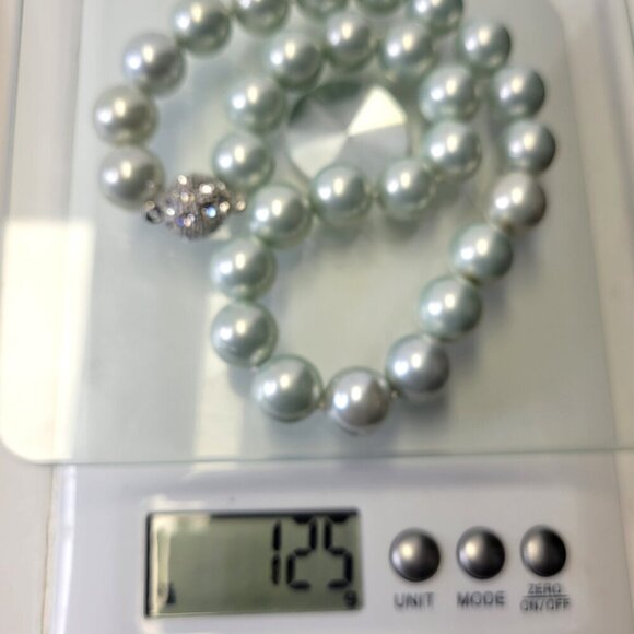 Faux Pearl choker Necklace, Bib Coquette Necklace with Magnetic Clasp - Picture 7 of 7